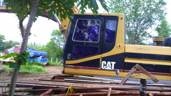 รถแบคโฮ CAT 330 B รุ่น อาร์มพิเศษ รถใช้งานดี สภาพสวยเนี๊ยบ ขายเพราะ ไม่มีงาน