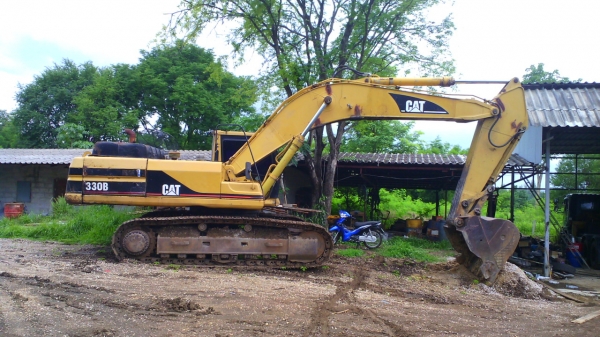 รถแบคโฮ CAT 330 B รุ่น อาร์มพิเศษ รถใช้งานดี สภาพสวยเนี๊ยบ ขายเพราะ ไม่มีงาน