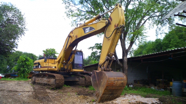 รถแบคโฮ CAT 330 B รุ่น อาร์มพิเศษ รถใช้งานดี สภาพสวยเนี๊ยบ ขายเพราะ ไม่มีงาน