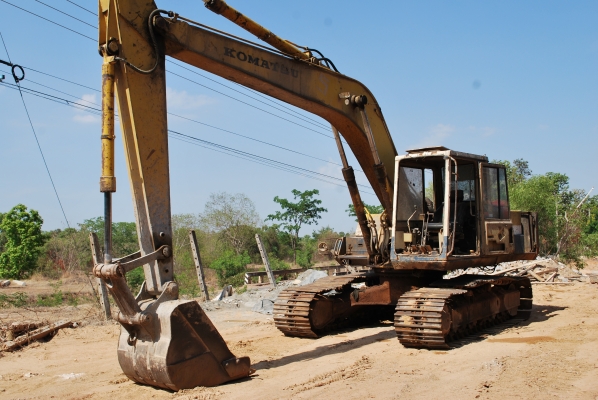 รถแบคโฮ Komatsu PC200 รุ่น 3