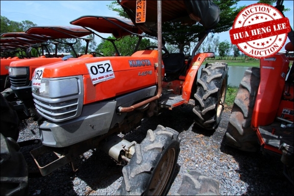 AUC 4 Code 052  แทรกเตอร์  KUBOTA L4508  ราคา เริ่มต้นการประมูล 160,000 บาท