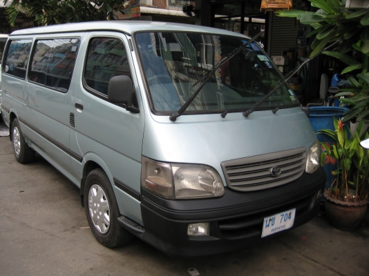 ขายรถตู้ปี 2001ช่วงยาว เครื่องเดิมดีเซล รถบริษัทมือเดียวออกห้าง ไม่เคยชน ไม่เคยทำสี ประกันชั้น1 หมดปีหน้า