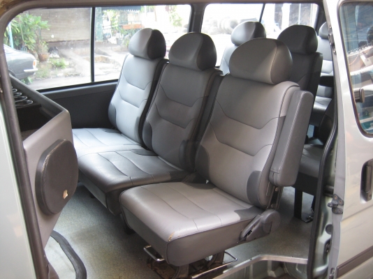 ขายรถตู้ปี 2001ช่วงยาว เครื่องเดิมดีเซล รถบริษัทมือเดียวออกห้าง ไม่เคยชน ไม่เคยทำสี ประกันชั้น1 หมดปีหน้า