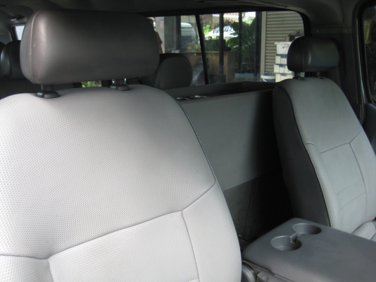 ขายรถตู้ปี 2001ช่วงยาว เครื่องเดิมดีเซล รถบริษัทมือเดียวออกห้าง ไม่เคยชน ไม่เคยทำสี ประกันชั้น1 หมดปีหน้า