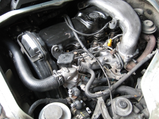 ขายรถตู้ปี 2001ช่วงยาว เครื่องเดิมดีเซล รถบริษัทมือเดียวออกห้าง ไม่เคยชน ไม่เคยทำสี ประกันชั้น1 หมดปีหน้า