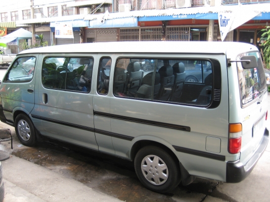 ขายรถตู้ปี 2001ช่วงยาว เครื่องเดิมดีเซล รถบริษัทมือเดียวออกห้าง ไม่เคยชน ไม่เคยทำสี ประกันชั้น1 หมดปีหน้า