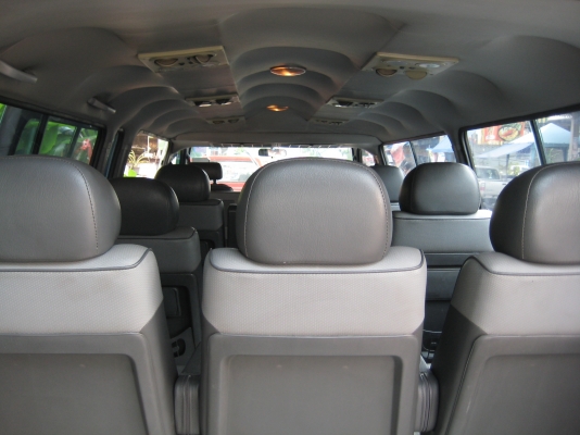 ขายรถตู้ปี 2001ช่วงยาว เครื่องเดิมดีเซล รถบริษัทมือเดียวออกห้าง ไม่เคยชน ไม่เคยทำสี ประกันชั้น1 หมดปีหน้า