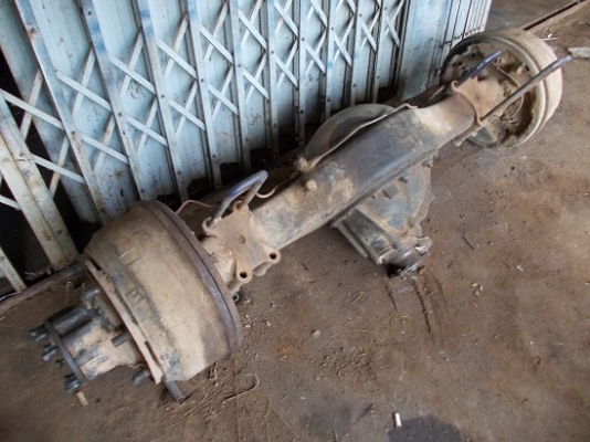 ขายเพลา F หลัง หกล้อใหญ่ น็อต 8 ตัว