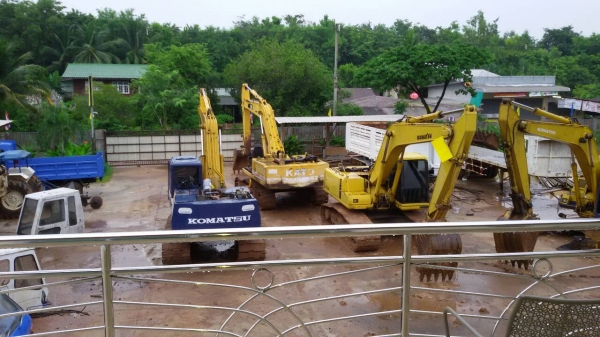 KOMATSU PC200-5 ซีเรียล68000 เก่านอก คอนโทรลสั้น ไฟฟ้าครบ แอร์เย็น เปลี่ยนแทรค บูท ใหม่หมดครับเล่มพร้อมโอน