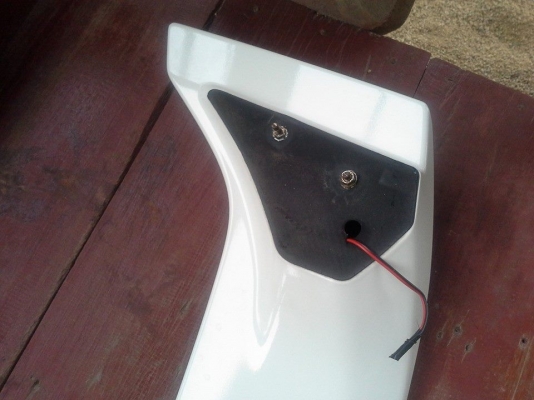 ขายวิทยุเดิม 1 แผ่น usb สปอยเลอร์หลัง modulo สีขาวสภาพใหม่ อุปกรณ์สำหรับถอดพุก