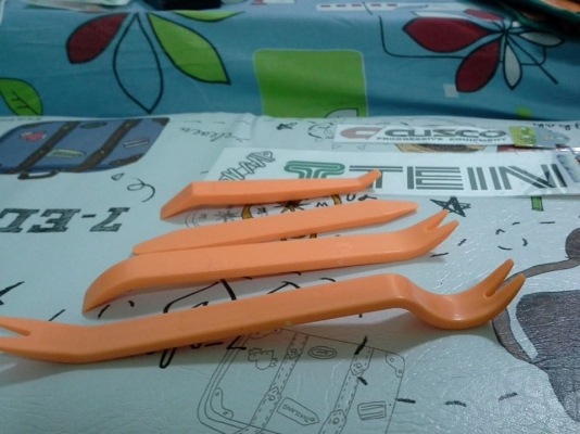 ขายวิทยุเดิม 1 แผ่น usb สปอยเลอร์หลัง modulo สีขาวสภาพใหม่ อุปกรณ์สำหรับถอดพุก