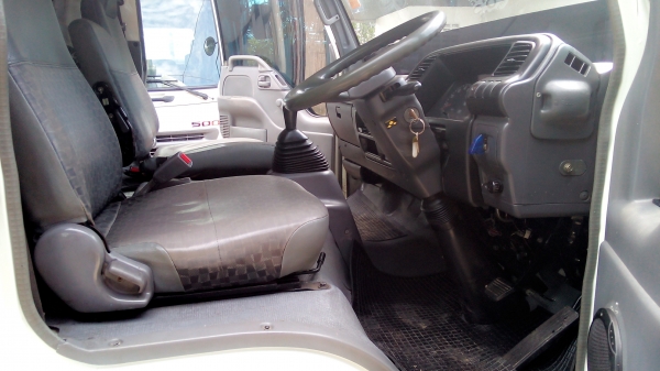 6 ล้อกลาง  *Euro.2*  ISUZU  NQR 150 แรงม้า *ยาว 5.50 ม.* รถสวยเดิม+สวยจริง  *รถห้างแท้*   มีเล่มพร้อมโอน