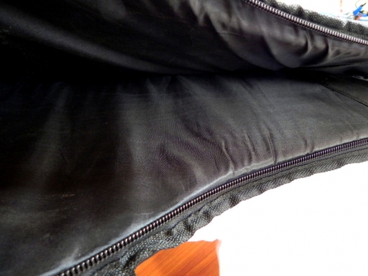 กระเป๋าใส่กีตาร์แบบหนา