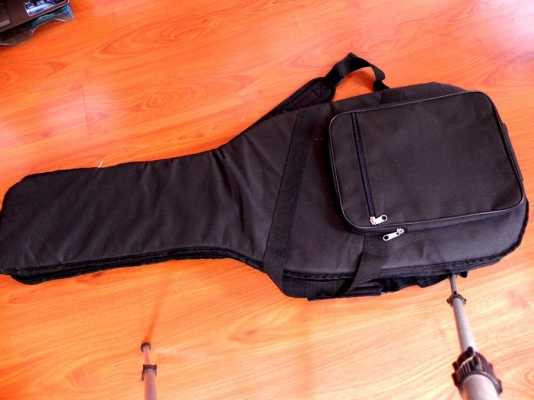 กระเป๋าใส่กีตาร์แบบหนา