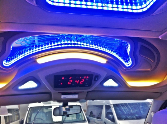 รถตู้ TOYOTA COMMUTER แต่งวีไอพีเต็มราคาพิเศษ ด่วน