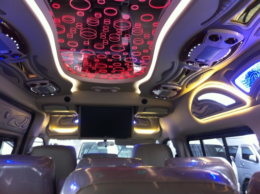 รถตู้ TOYOTA COMMUTER แต่งวีไอพีเต็มราคาพิเศษ ด่วน รถตู้ TOYOTA COMMUTER แต่งวีไอพีเต็มราคาพิเศษ ด่วน