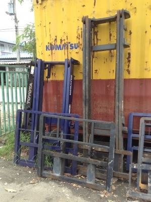 +++ ขายเวทถ่วงท้าย TOYOTA 7FD25  ราคา 45,000.- บาท  *** สนใจโทร. 081-659-7598 ครับ ***