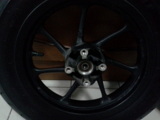 ขายล้อหน้าหลังพร้อมยาง zoommer x 3800 บาท