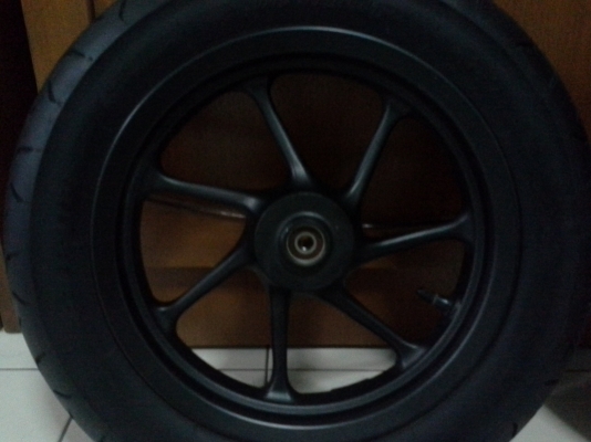 ขายล้อหน้าหลังพร้อมยาง zoommer x 3800 บาท