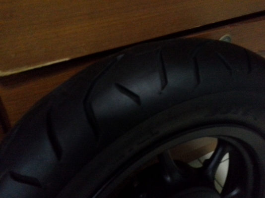 ขายล้อหน้าหลังพร้อมยาง zoommer x 3800 บาท