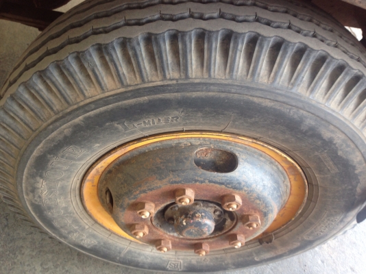 HINO F 17 - 168 HP EH700 สิบล้อ 2 เพลา พื้นเรียบด้านท้ายมีระบบลากพ่วงครบชุดพร้อมใช้งาน หัวเก๋งสิงฆ์ไฮเทคสภาพสวยภายในครบ ลงเล่มครบพร้อม พวงมาลัยเพาเวอร์ ระบบเบรคทริ๊ปฟี้ ช่วงล่างคัชซีไม่มีบวม ยางสภาพดี 70\% พร้อมใช้งาน เอกสารเล่มทะเบียนครบพร้อมโอน ราคาต่อรอ