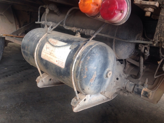 HINO F 17 - 168 HP EH700 สิบล้อ 2 เพลา พื้นเรียบด้านท้ายมีระบบลากพ่วงครบชุดพร้อมใช้งาน หัวเก๋งสิงฆ์ไฮเทคสภาพสวยภายในครบ ลงเล่มครบพร้อม พวงมาลัยเพาเวอร์ ระบบเบรคทริ๊ปฟี้ ช่วงล่างคัชซีไม่มีบวม ยางสภาพดี 70\% พร้อมใช้งาน เอกสารเล่มทะเบียนครบพร้อมโอน ราคาต่อรอ