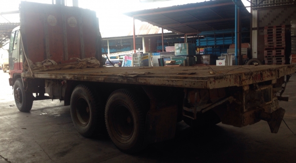 HINO F 17 - 168 HP EH700 สิบล้อ 2 เพลา พื้นเรียบด้านท้ายมีระบบลากพ่วงครบชุดพร้อมใช้งาน หัวเก๋งสิงฆ์ไฮเทคสภาพสวยภายในครบ ลงเล่มครบพร้อม พวงมาลัยเพาเวอร์ ระบบเบรคทริ๊ปฟี้ ช่วงล่างคัชซีไม่มีบวม ยางสภาพดี 70\% พร้อมใช้งาน เอกสารเล่มทะเบียนครบพร้อมโอน ราคาต่อรอ