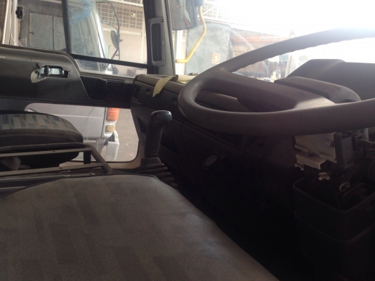HINO F 17 - 168 HP EH700 สิบล้อ 2 เพลา พื้นเรียบด้านท้ายมีระบบลากพ่วงครบชุดพร้อมใช้งาน หัวเก๋งสิงฆ์ไฮเทคสภาพสวยภายในครบ ลงเล่มครบพร้อม พวงมาลัยเพาเวอร์ ระบบเบรคทริ๊ปฟี้ ช่วงล่างคัชซีไม่มีบวม ยางสภาพดี 70\% พร้อมใช้งาน เอกสารเล่มทะเบียนครบพร้อมโอน ราคาต่อรอ