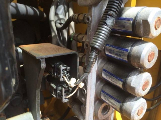 ขายรถแบคโฮ KOMATSU PC130-6 ระบบไฟฟ้าเต็ม ปี 2002 ใบแทร็ค 70 สภาพสวยมาก รถนอกนำเข้า มีVDOการทำงานครับ