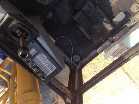 ขายรถแบคโฮ KOMATSU PC200-3 คอลโทรลสั้น ตัวเดินใหญ่ แทร็คใหญ่ รถนอกนำเข้าสภาพสวย มีVDOการทำงานครับ