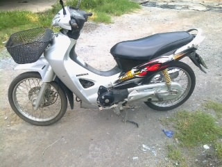 ฮอนด้า เวฟ125 R ไมล์สาย หน้าแหลม สวยสวยสวยเดิมเดิมเดิม วิ่งหมื่นกว่าโล แน่นแน่น ไม่เคยแกะเครื่อง เล่มพร้อมเอกสารครบถ้วน 57