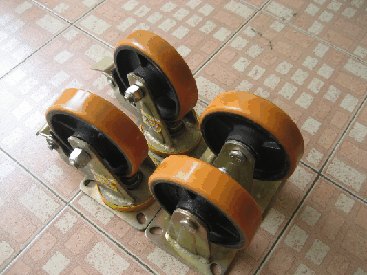 ขายล้อนั่งร้านหรือรถเข็นขนาด 6นิ้ว.ชุดละ 1200 เป็นยางยูนิเทนไม่แบนคับ.