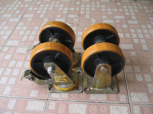 ขายล้อนั่งร้านหรือรถเข็นขนาด 6นิ้ว.ชุดละ 1200 เป็นยางยูนิเทนไม่แบนคับ.