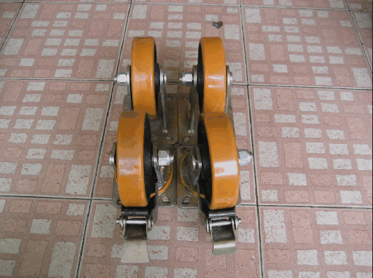 ขายล้อนั่งร้านหรือรถเข็นขนาด 6นิ้ว.ชุดละ 1200 เป็นยางยูนิเทนไม่แบนคับ.