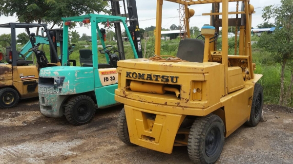 แพ๊คคู่แสนประหยัด..KOMATSU FD35 และ MITSUBISHI FD30 ลดราคาพิเศษเหลือเพียง 450,000 บาท.