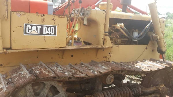 รถแทรคเตอร์ตีนตะขาบ CAT D4D รถสวย