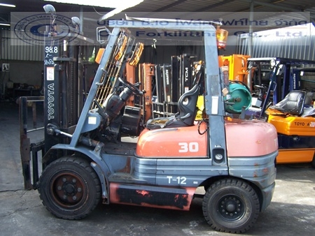 ขาย รถโฟล์คลิฟท์ TOYOTA รุ่น6-FG30