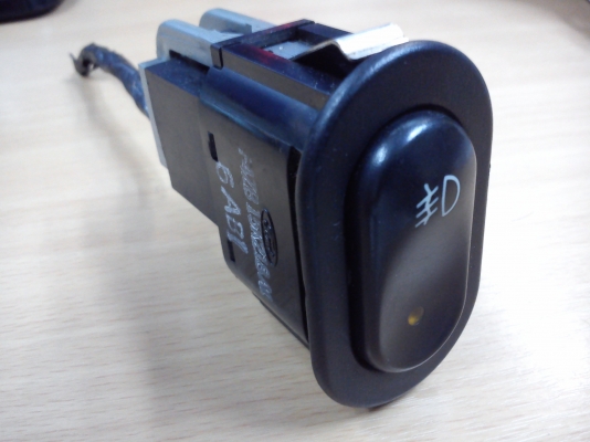 สวิตช์ไฟตัดหมอกทรงตั้งของรถ Ford สภาพสวยๆ สวิตช์ไฟตัดหมอกทรงตั้งของรถ Ford สภาพสวยๆ