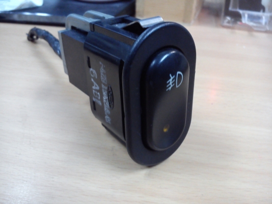 สวิตช์ไฟตัดหมอกทรงตั้งของรถ Ford สภาพสวยๆ สวิตช์ไฟตัดหมอกทรงตั้งของรถ Ford สภาพสวยๆ