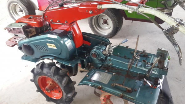 รถพรวนดิน