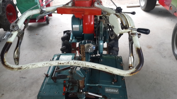 รถพรวนดิน