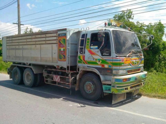 รถฮีโน่ 10 ล้อดั้ม  FM2K  240 แรงม้า. ปี 41  สนใจติดต่อ  081 - 6079515