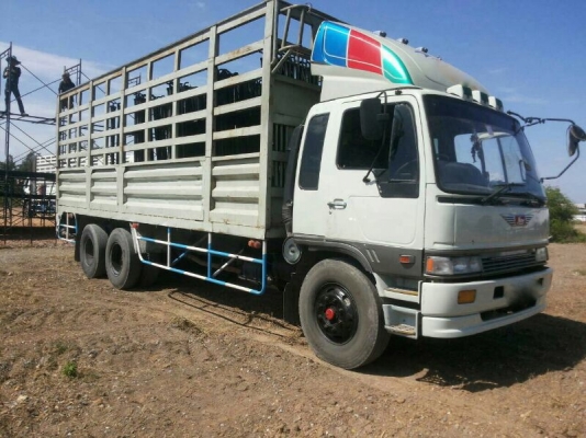 รถฮีโน่ 10 ล้อ ( ไม่ดั้ม )  195 แรงม้า.  สนใจติดต่อ  081 - 6079515