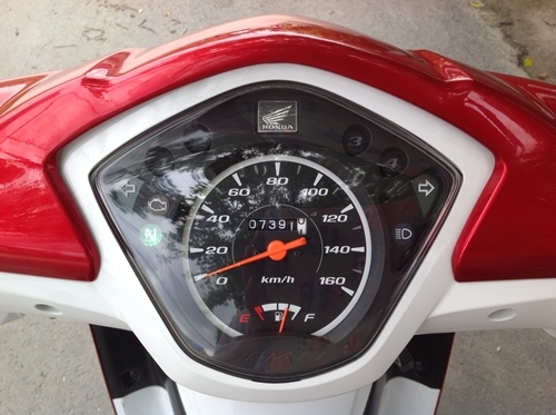 ขายhonda wave 110i สตาร์ทมือสีเเดงขาว ปี2556 ขายhonda wave 110i สตาร์ทมือสีเเดงขาว ปี2556