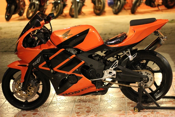 <เอิร์ท พิดโลก>ขาย CBR400RR ปี92 ทะเบียนแท้