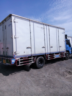 ISUZU NQR 5.5 เมตร ตู้ 10 บาน มือเดียว ไม่เคยชน