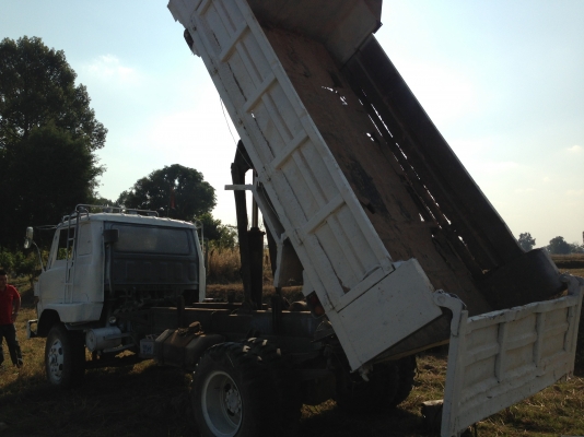 HINO KR320 - 185 HP HO7C หกล้อดั๊มพ์ ช่วงล่างอย่างใหญ่ชุดเฟืองท้ายของ มิตซู FUSO กระจกหน้ากำลังใส่ให้ครบ เครื่องแน่นนิ่มแรงดีไม่มีเยิ้ม หัวเก๋งไม่ผุ พวงมาลัยเพาเวอร์ กระบะดั๊มพ์เหล็ก 12 ตันยิงหน้ายาว 3.80 เมตร ช่วงล่างคัชซีสวยไม่มีดาม ยาง 9.00 ขอบ 20 สภาพ HINO KR320 - 185 HP HO7C หกล้อดั๊มพ์ ช่วงล่างอย่างใหญ่ชุดเฟืองท้ายของ มิตซู FUSO กระจกหน้ากำลังใส่ให้ครบ เครื่องแน่นนิ่มแรงดีไม่มีเยิ้ม หัวเก๋งไม่ผุ พวงมาลัยเพาเวอร์ กระบะดั๊มพ์เหล็ก 12 ตันยิงหน้ายาว 3.80 เมตร ช่วงล่างคัชซีสวยไม่มีดาม ยาง 9.00 ขอบ 20 สภาพ