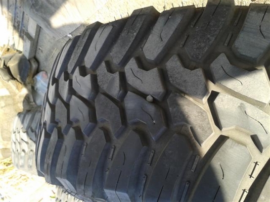 ขายล้อพร้อมยาง 33 นิ้ว ปี 12 สภาพเนียนครับ ขายล้อพร้อมยาง 33 นิ้ว ปี 12 สภาพเนียนครับ