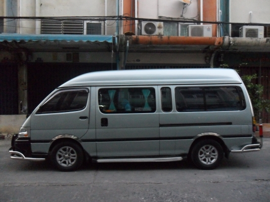 ขายรถตู้หัวจรวจ commuter หลังคาสูง ปี 2004 พร้อมใช้