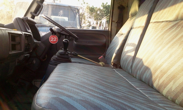 รถบรรทุก 6 ล้อใหญ่ นิสสัน ยูโร 1   125 แรง ติดเครน